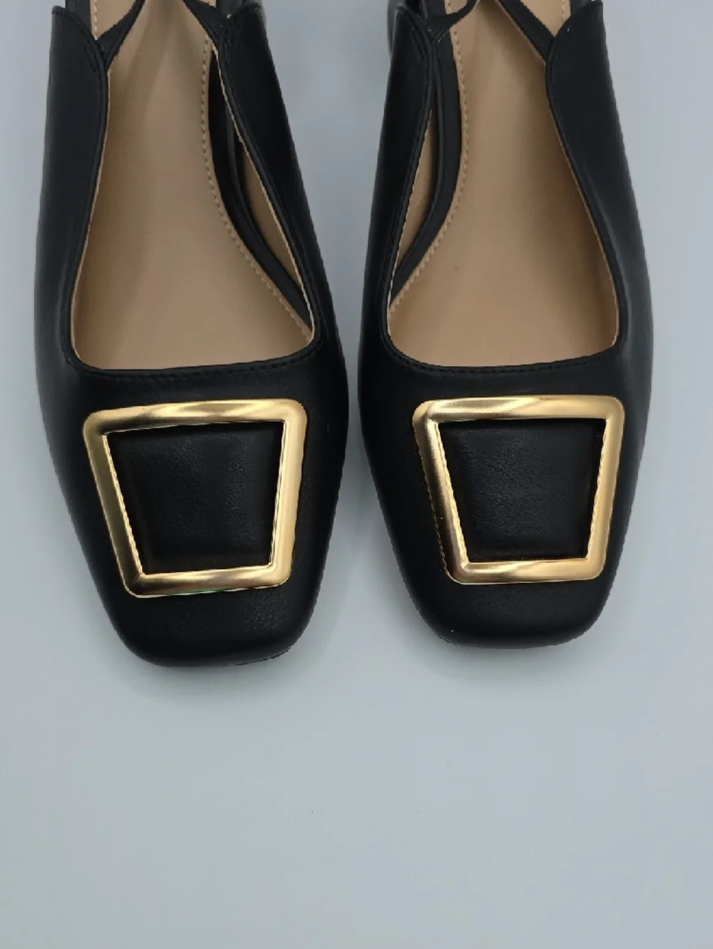 C Est. 1946 sophisticated black